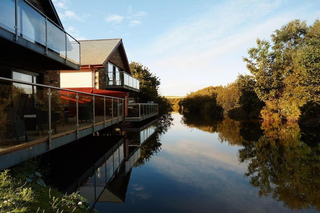 Kingfisher Hot Tub & Log Burner House On Premium Lakeside With Resort Facilities St Columb Major Exterior foto
